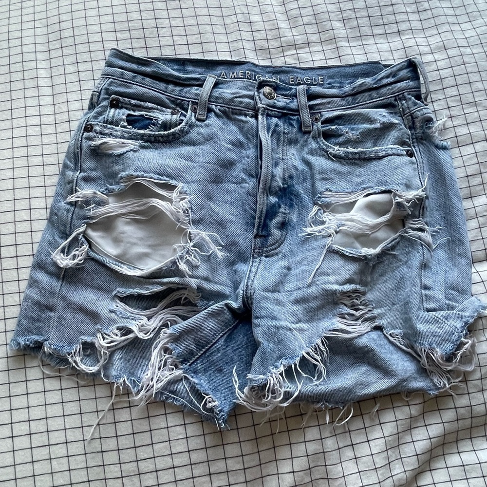 American Eagle 90’s Boyfriend short